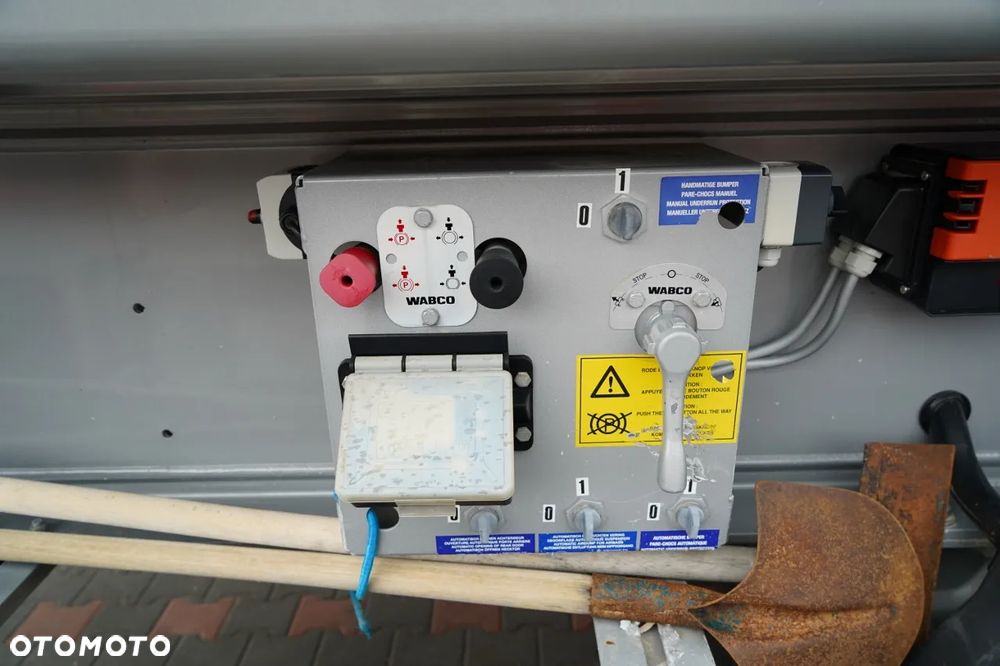 Stas WYWROTKA / 26m3 / ALUMINIOWA / OŚ PONOSZONA / SKRĘTNA  / OSIE SAF - 15