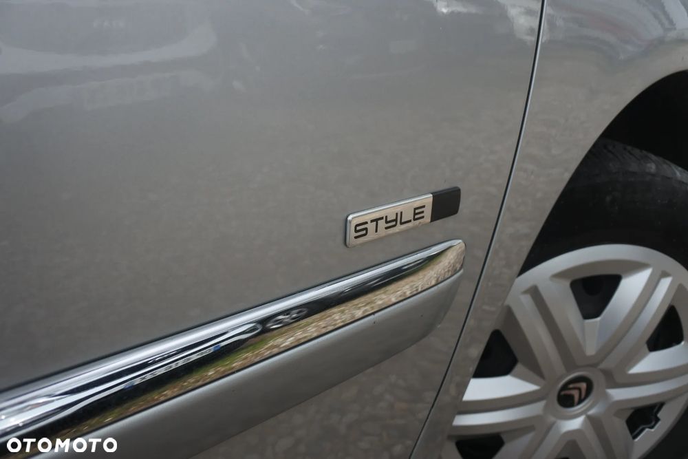 Peugeot 807 HDi 160 Style - 25