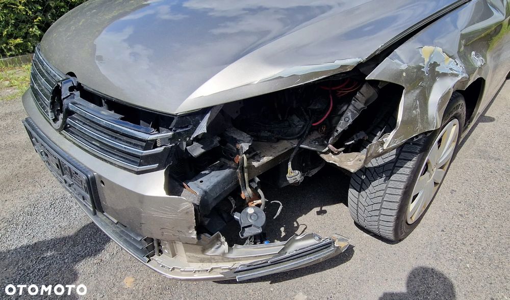 Volkswagen Passat 2.0 TDI Highline DSG - 16