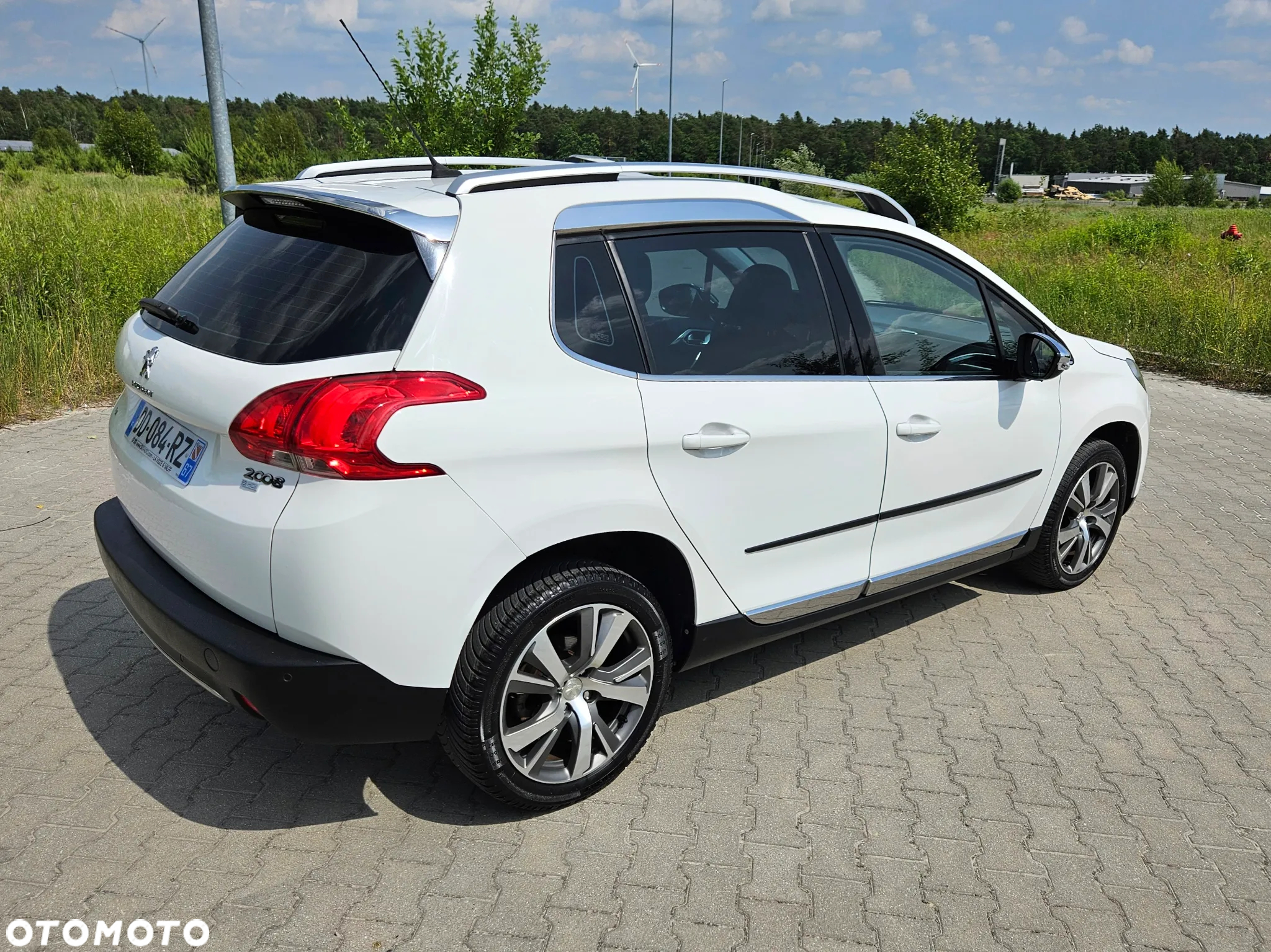 Peugeot 2008 1.6 e-HDi Allure S&S - 22
