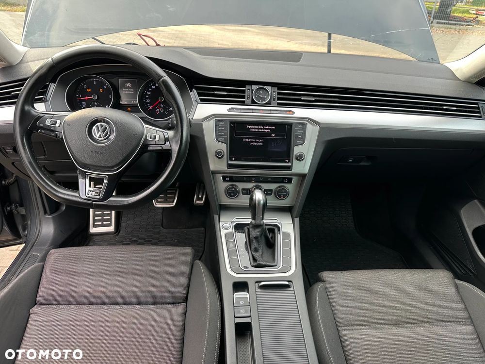 Volkswagen Passat - 11