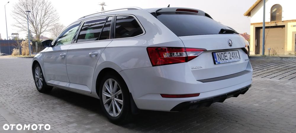 Skoda Superb 2.0 TDI DSG Sportline - 13