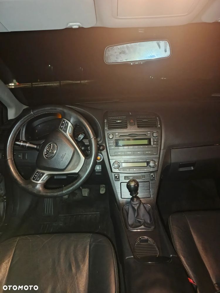 Toyota Avensis 2.0 D-4D Premium - 18