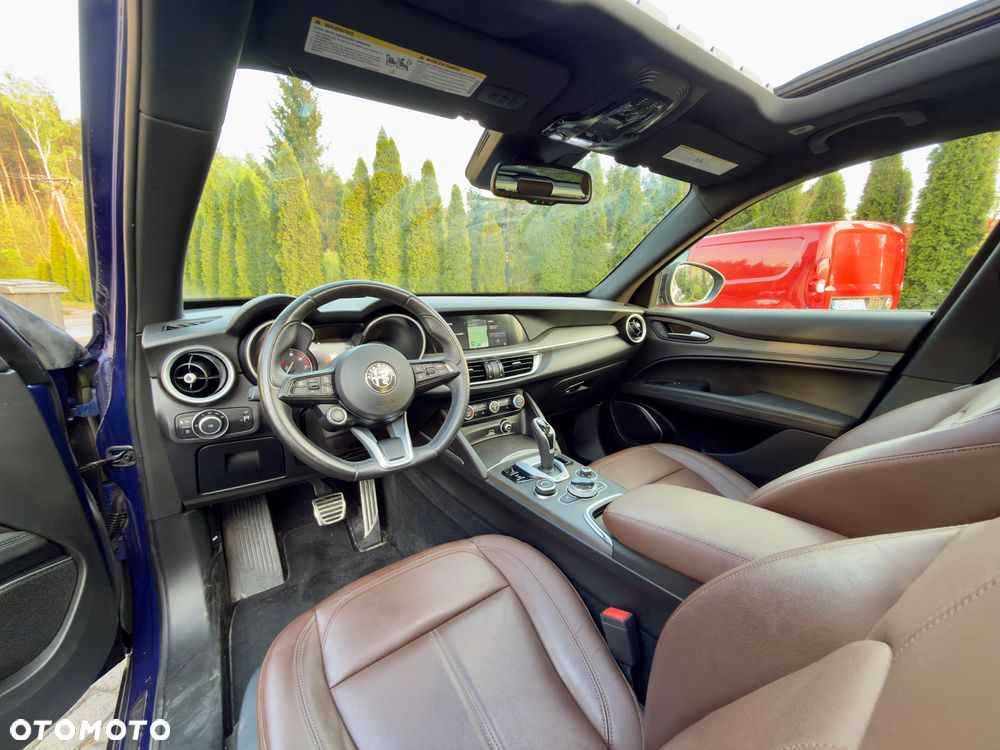 Alfa Romeo Stelvio 2.0 Turbo 16V AT8-Q4 Ti - 12