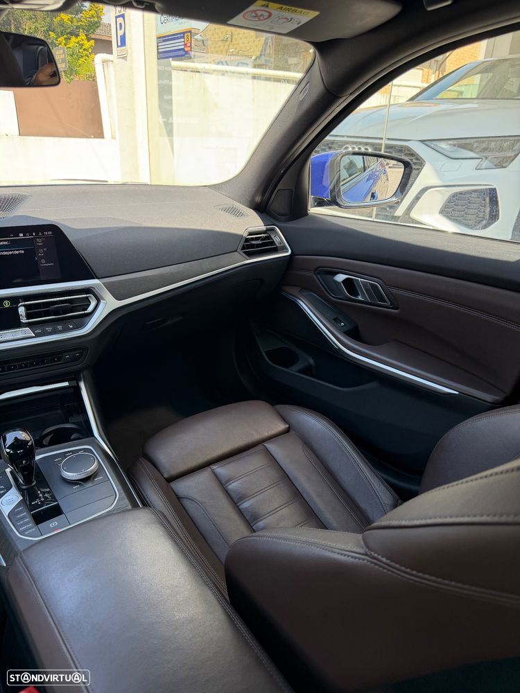 BMW 330 e Pack Desportivo M Auto - 13