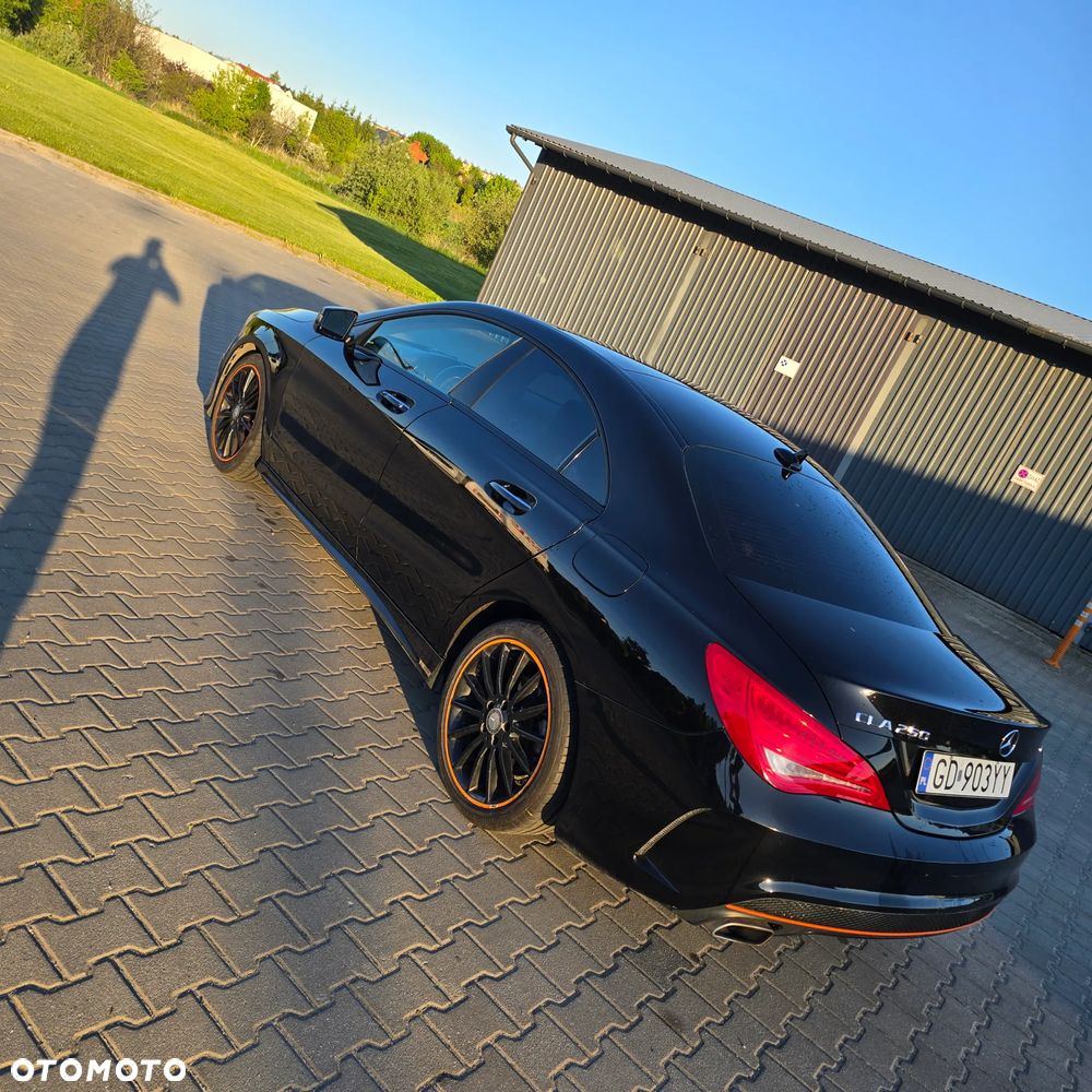 Mercedes-Benz CLA 250 4Matic 7G-DCT Orange Art Edition - 6
