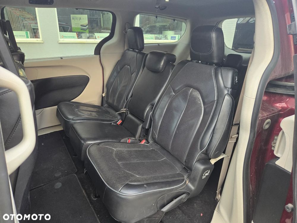 Chrysler Pacifica - 23