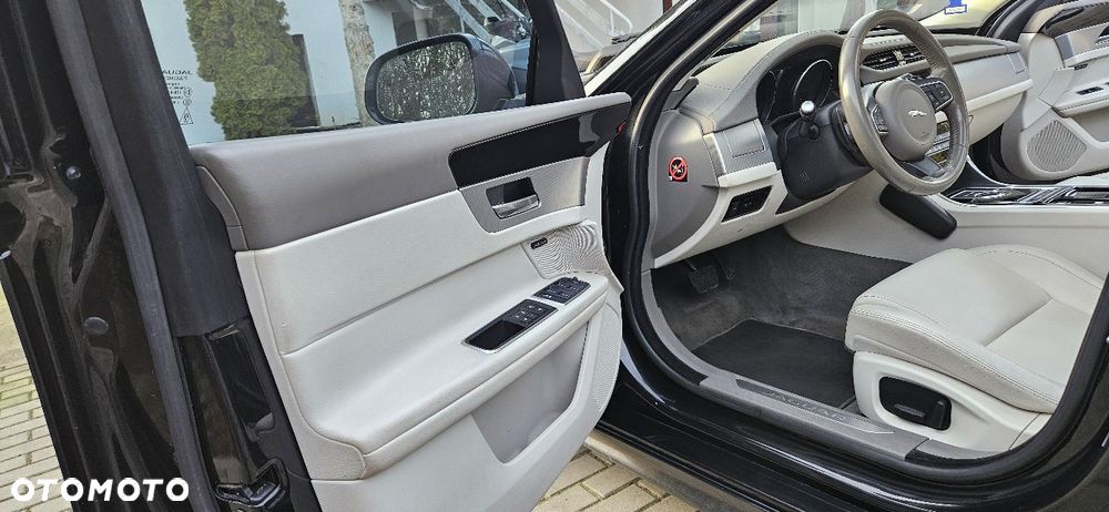 Jaguar XF 3.0 V6 Prestige - 29