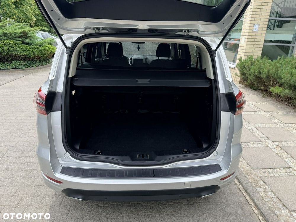 Ford S-Max - 11