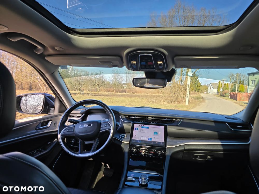 Jeep Grand Cherokee - 24