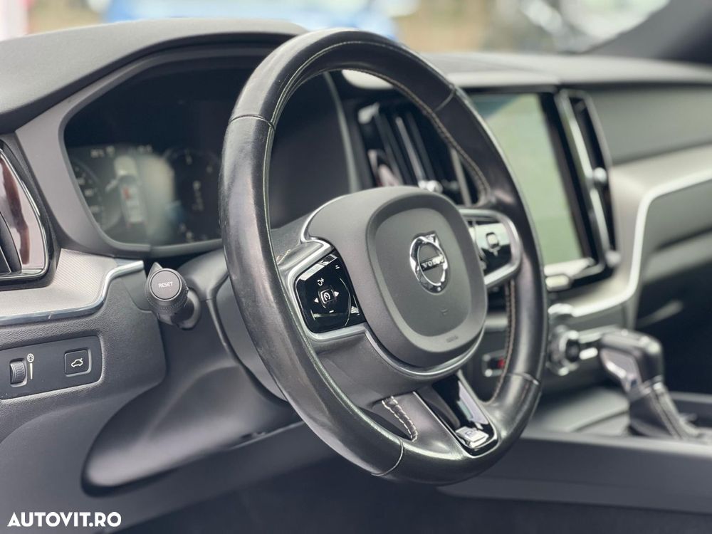 Volvo XC 60 D4 AWD R-Design - 8