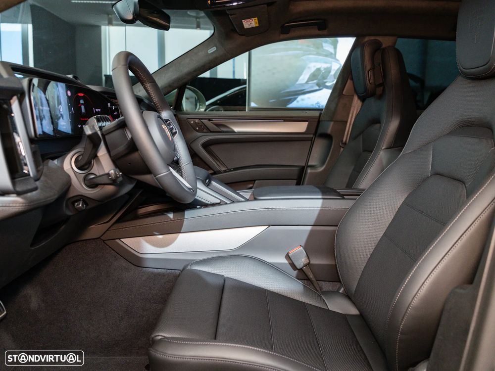 Porsche Cayenne Electric - 18