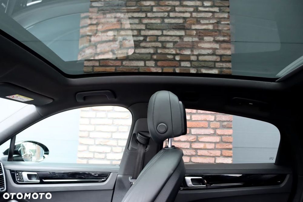 Porsche Cayenne Platinum Edition - 13