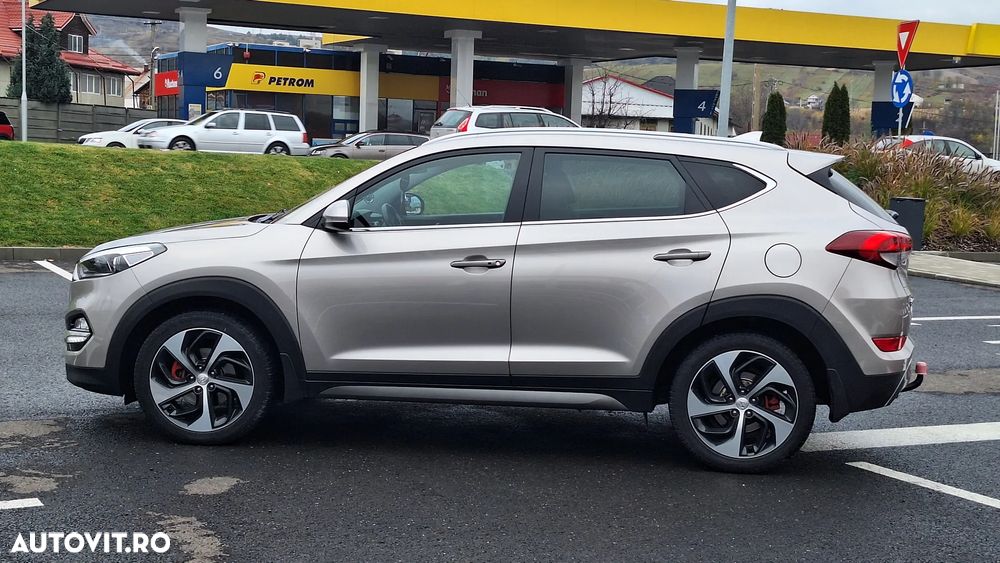 Hyundai Tucson blue 2.0 CRDi 4WD Aut. Premium - 24