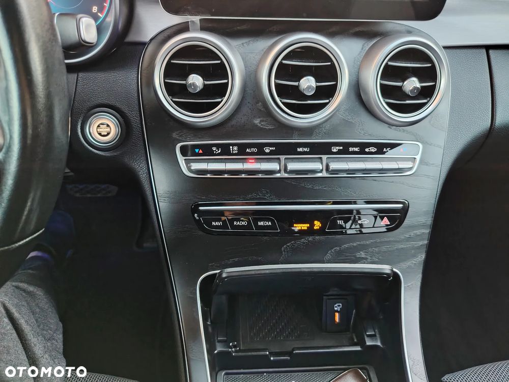 Mercedes-Benz Klasa C 200 4MATIC 9G-TRONIC - 38