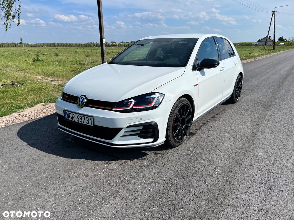 Volkswagen Golf - 1