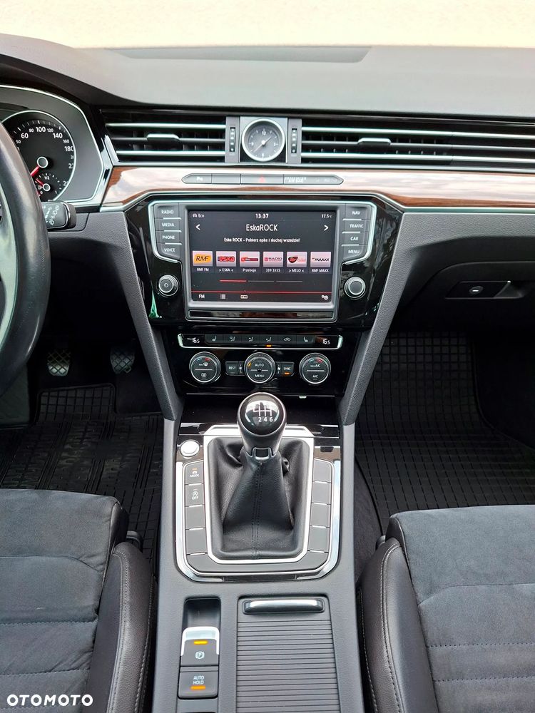 Volkswagen Passat 2.0 TDI (BlueMotion Technology) Highline - 30