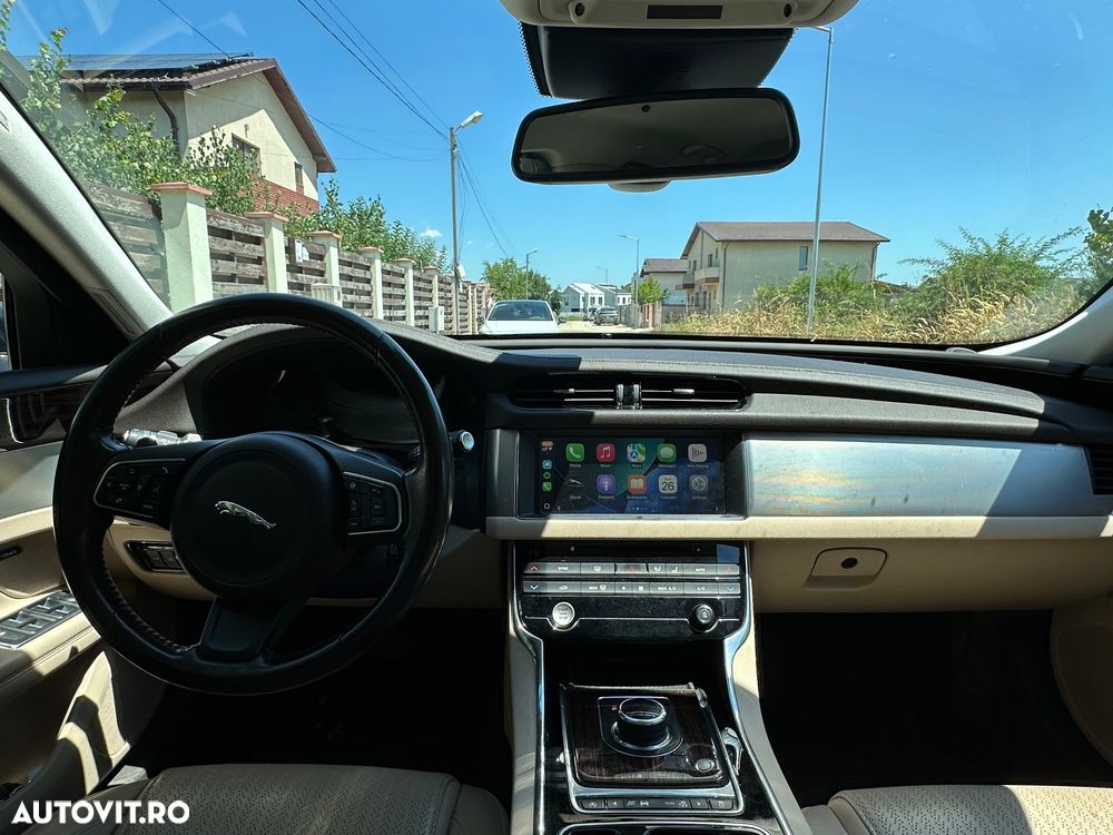 Jaguar XF 20d AWD Portfolio - 14