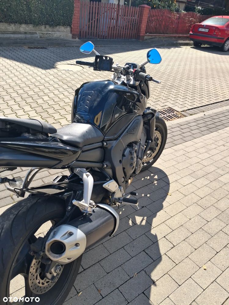 Yamaha FZ - 11