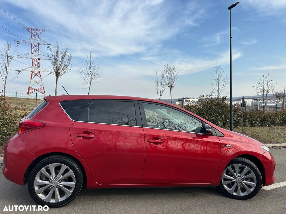 Toyota Auris 1.8 L VVT-i Luna - 3