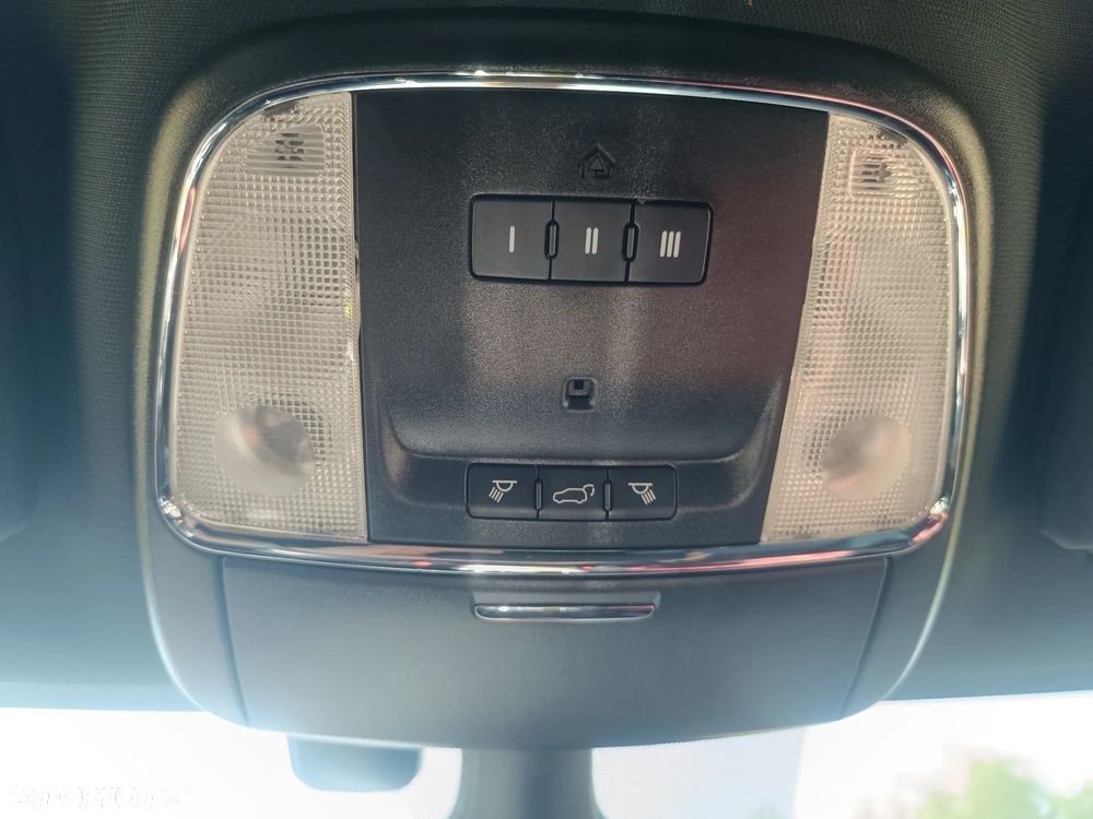 Jeep Grand Cherokee - 24