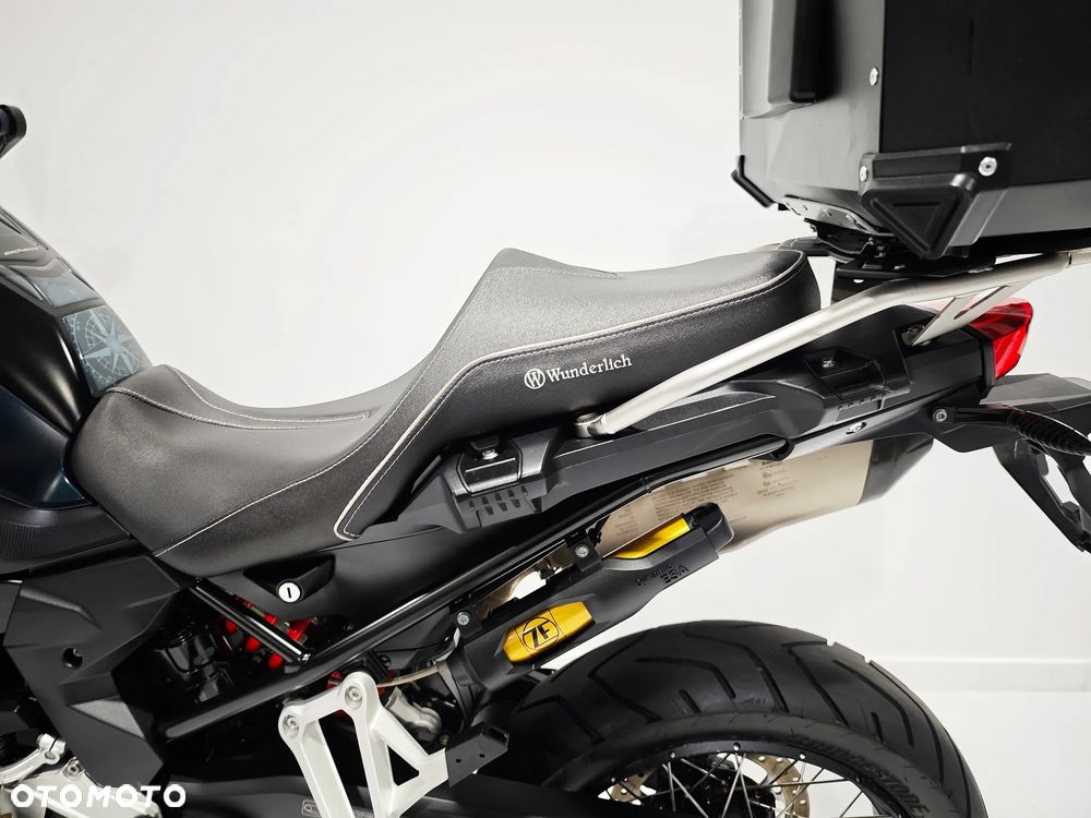 BMW F - 24