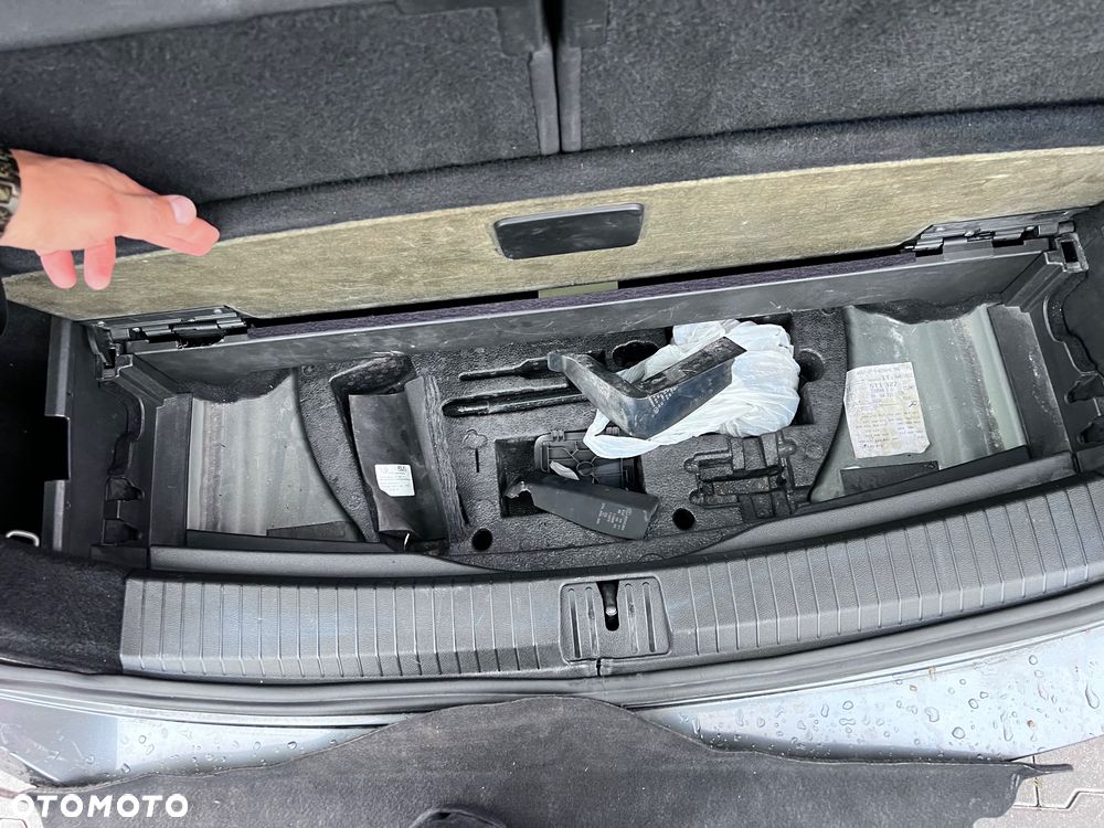 Volkswagen Touran 1.6 TDI SCR (BlueMotion Technology) DSG Comfortline - 26