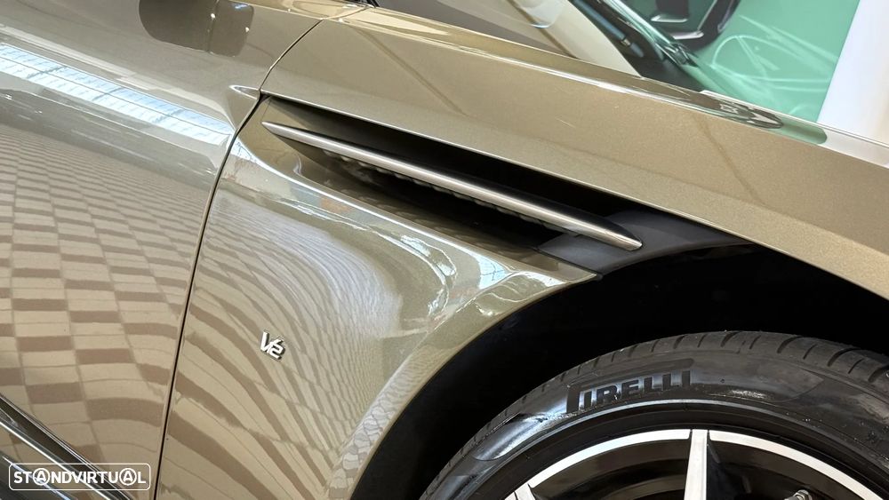 Aston Martin DB11 Coupé - 16