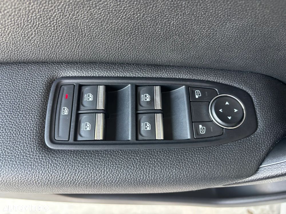 Renault Captur TCe 140 EDC GPF INTENS - 19