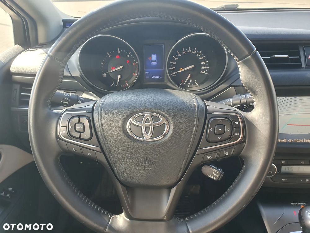 Toyota Avensis 2.0 D-4D Premium - 4
