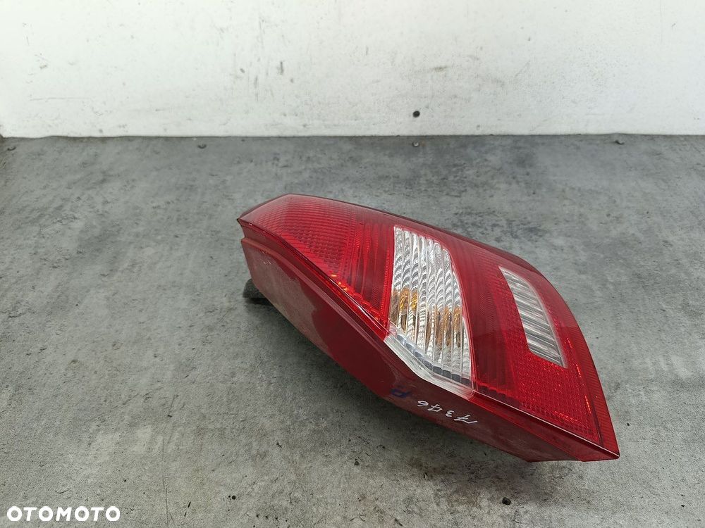 LAMPA TYLNA PRAWA  FABIA II 5J6945096 5J6945112 VP7SWX-13404 VP7SWX-13A602 - 5