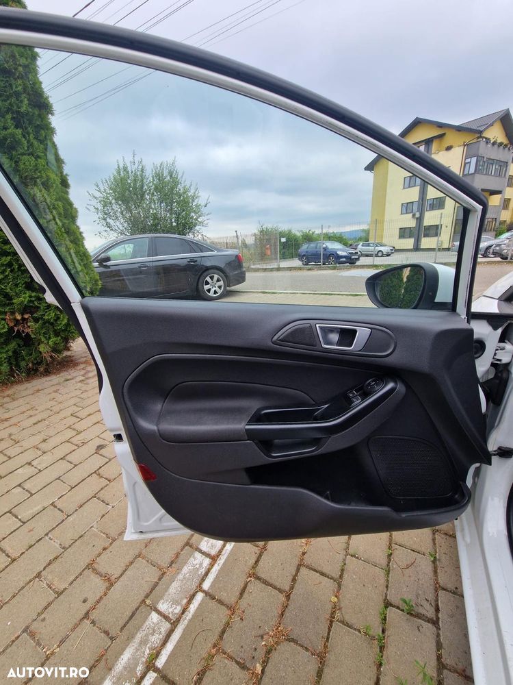 Ford Fiesta - 12