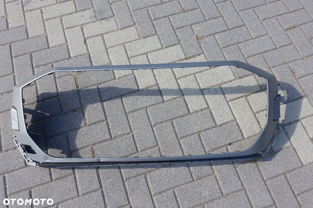 RAMKA ATRAPY GRILLA AUDI Q8 4M8807725 - 1