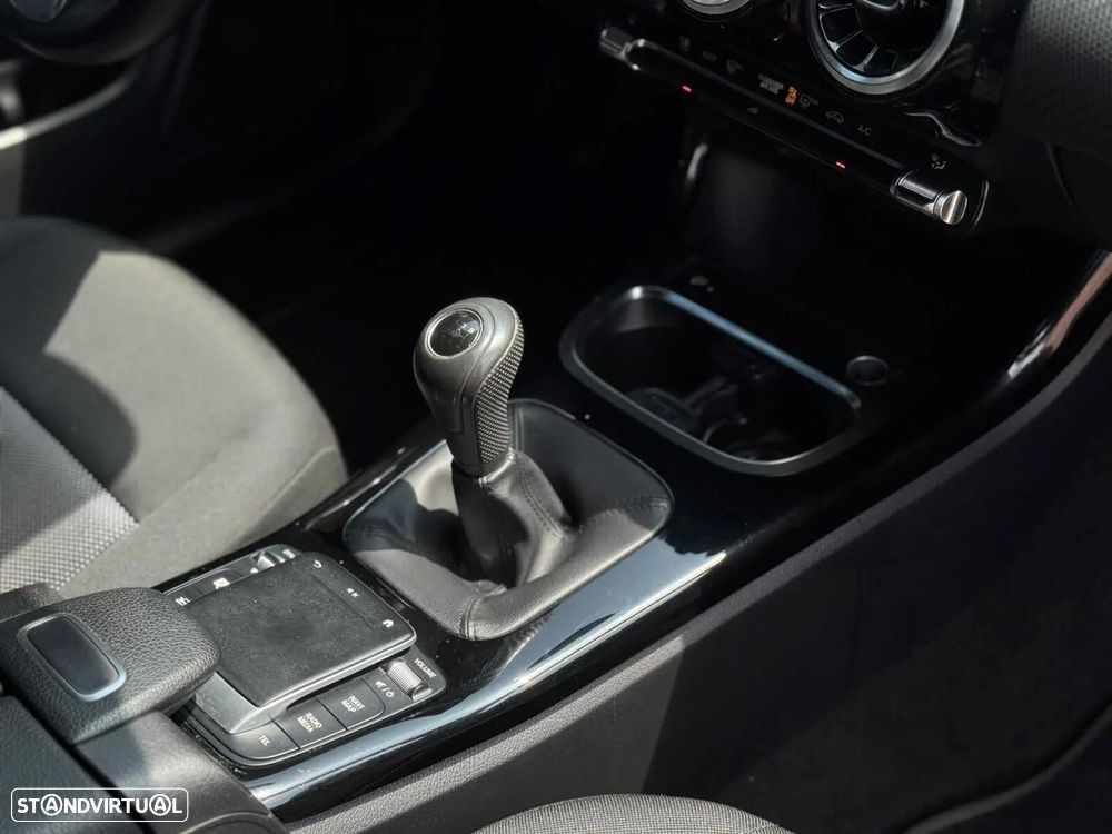Mercedes-Benz CLA 180 d Shooting Brake Business Solutions - 31