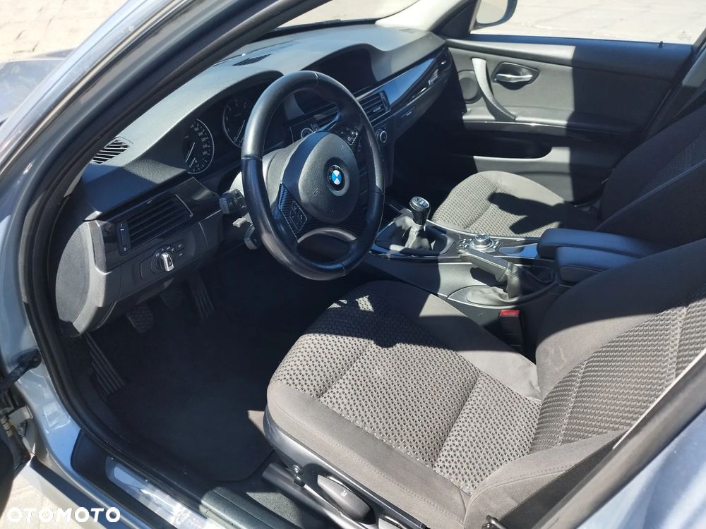 BMW Seria 3 320i - 6