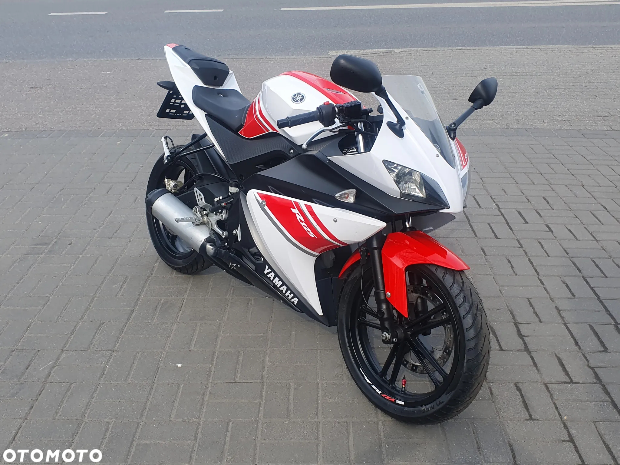 Yamaha YZF - 12