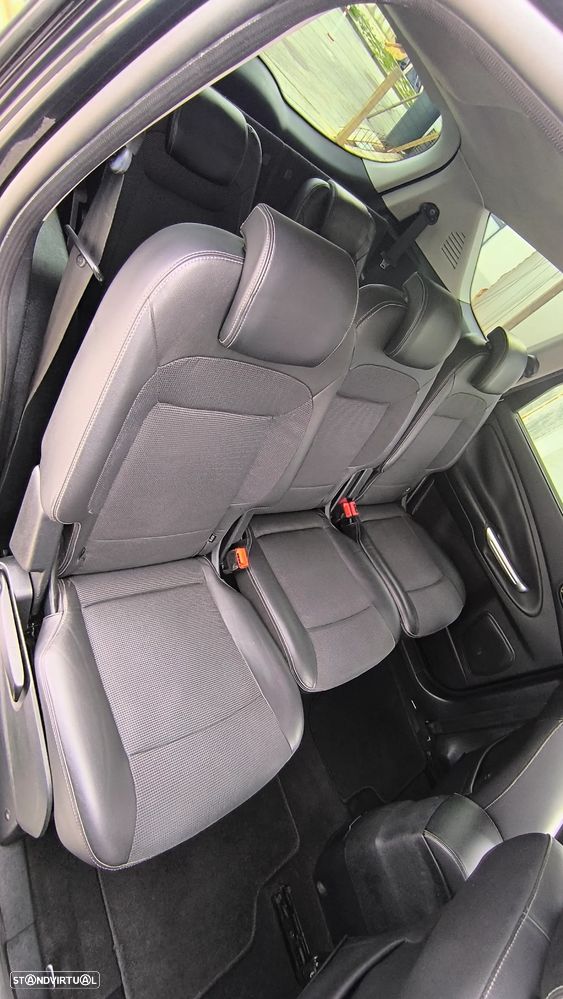 Ford S-Max 1.8 TDCi Titanium 7L - 43