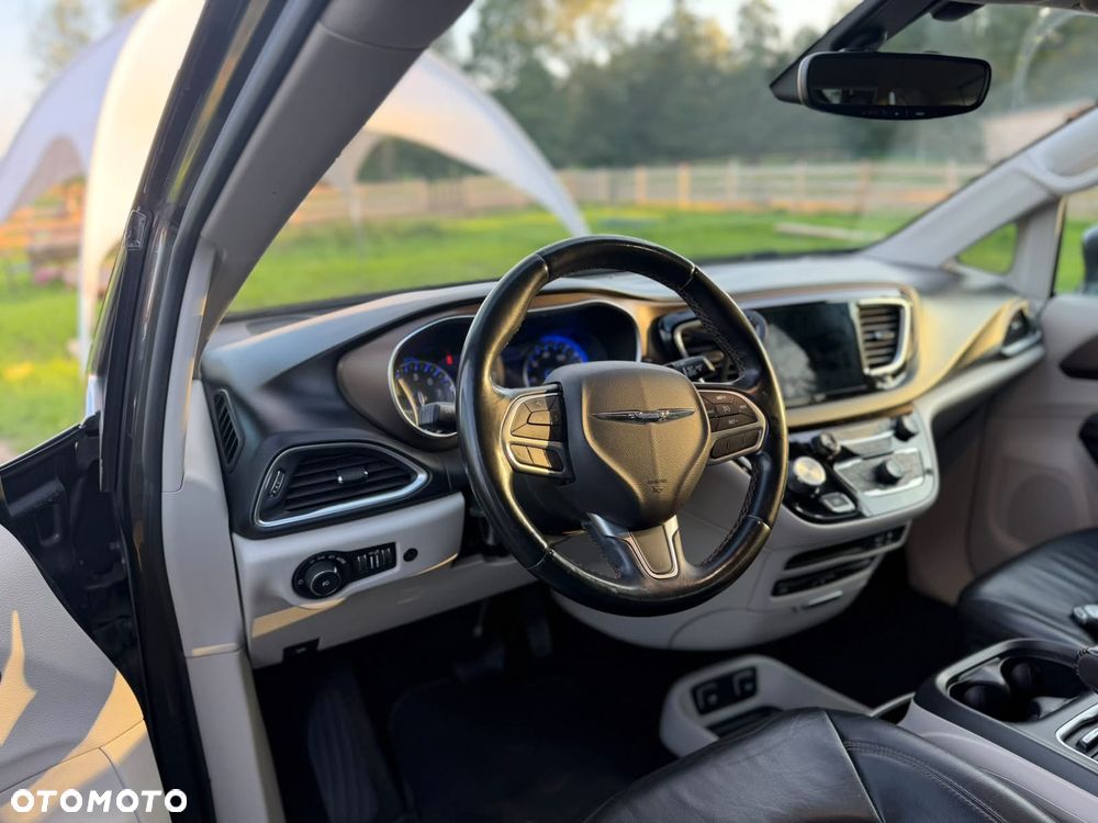 Chrysler Pacifica - 7