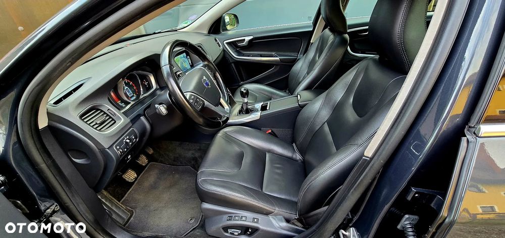 Volvo V60 T3 Summum - 38