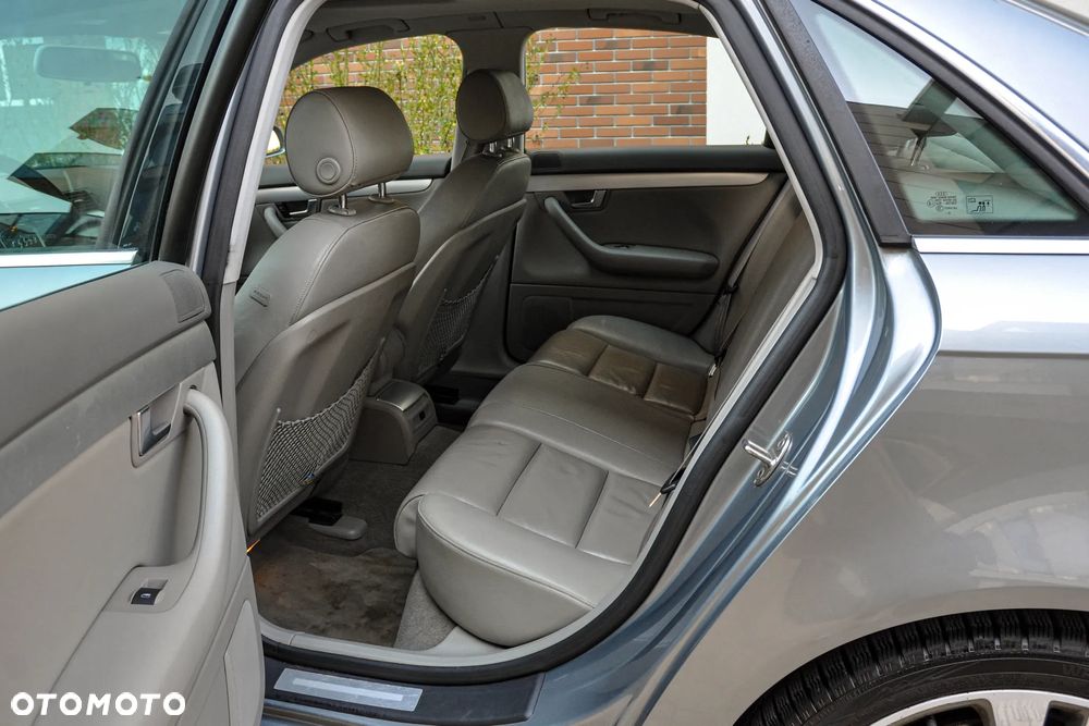 Audi A4 Limousine - 8