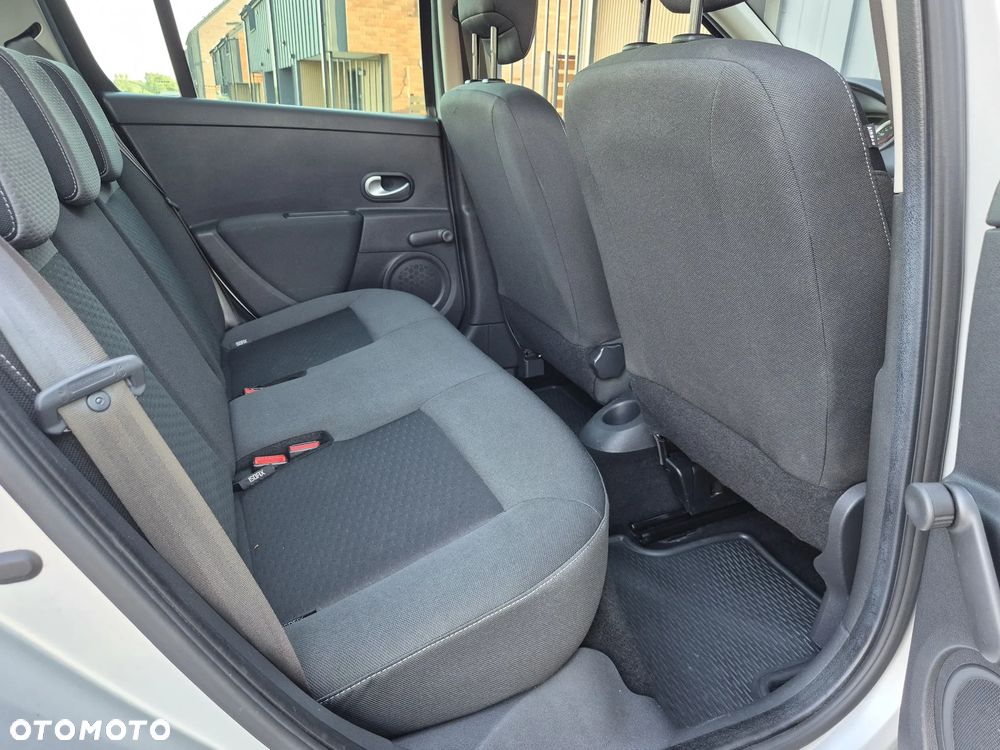 Renault Clio - 16
