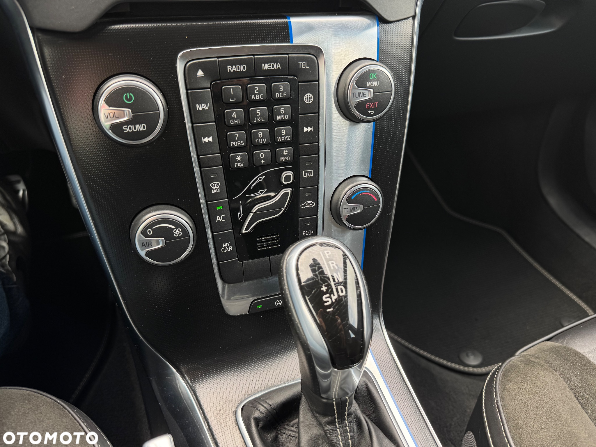 Volvo V40 D2 Drive-E R-Design Momentum - 18