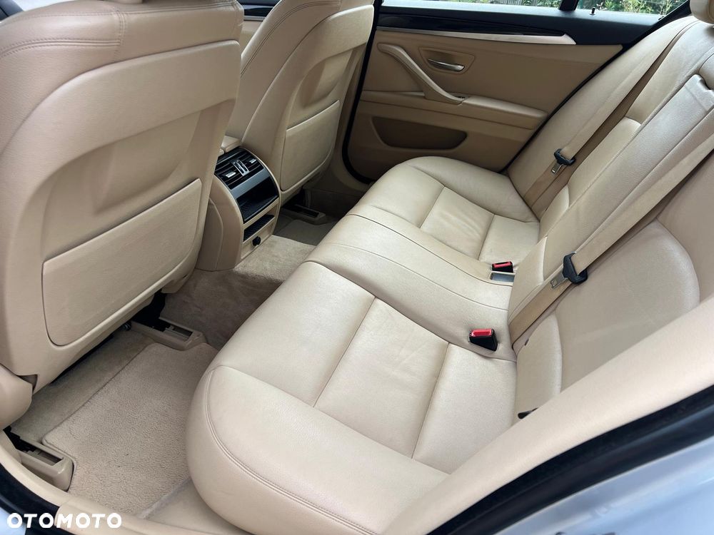 BMW Seria 5 535i xDrive - 14