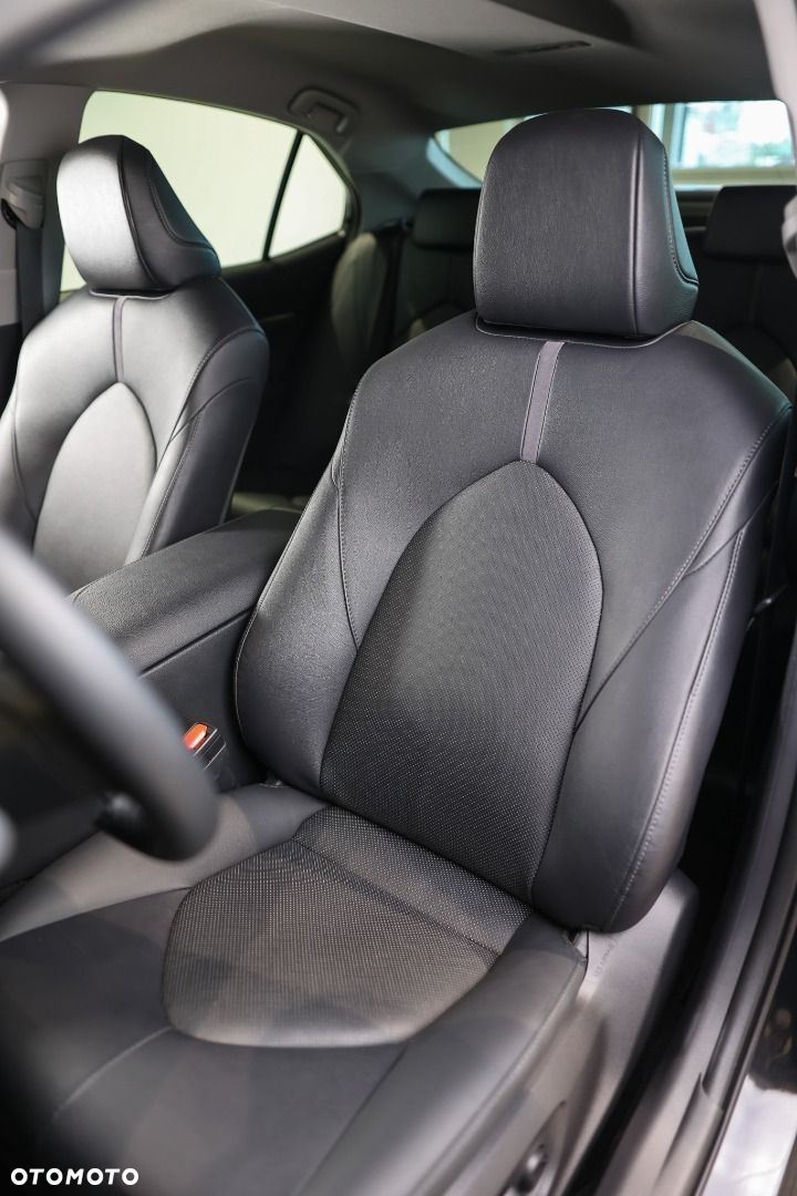 Toyota Camry - 9