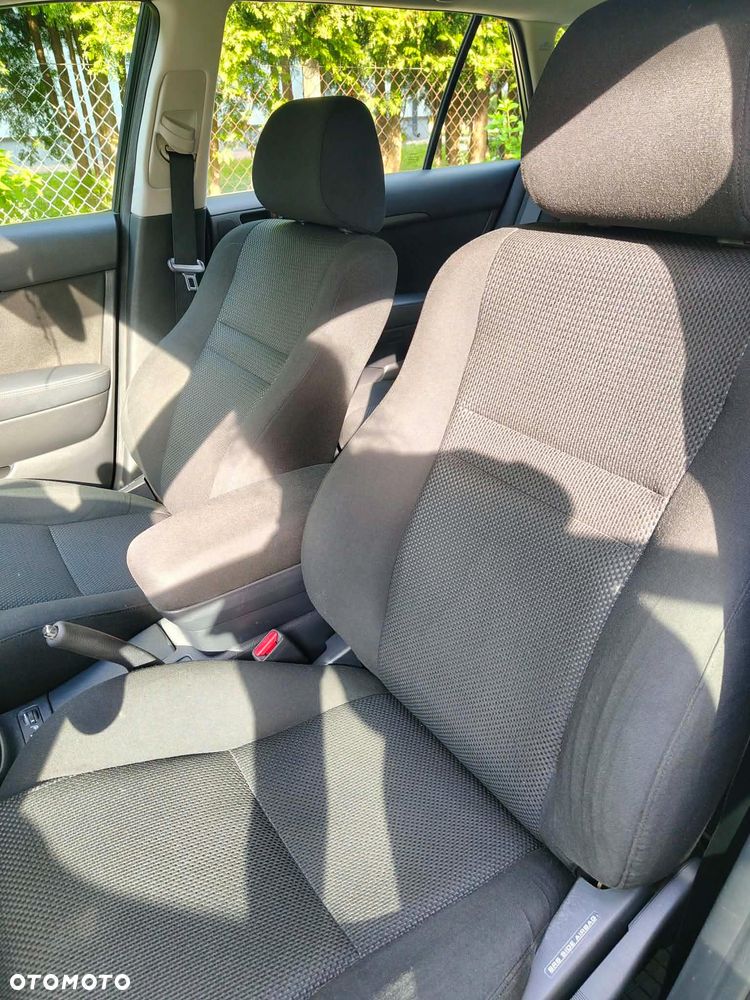 Toyota Avensis 1.8 VVT-i Combi - 19