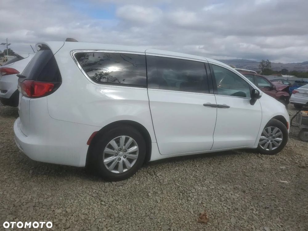 Chrysler Pacifica - 4