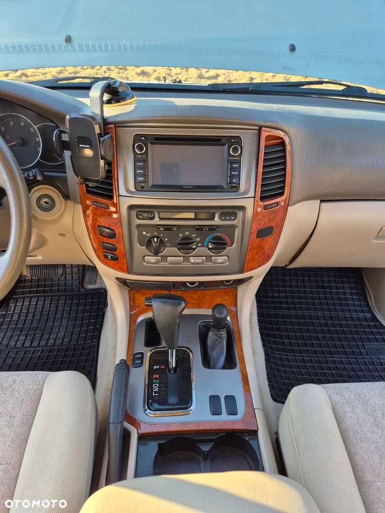 Toyota Land Cruiser - 11