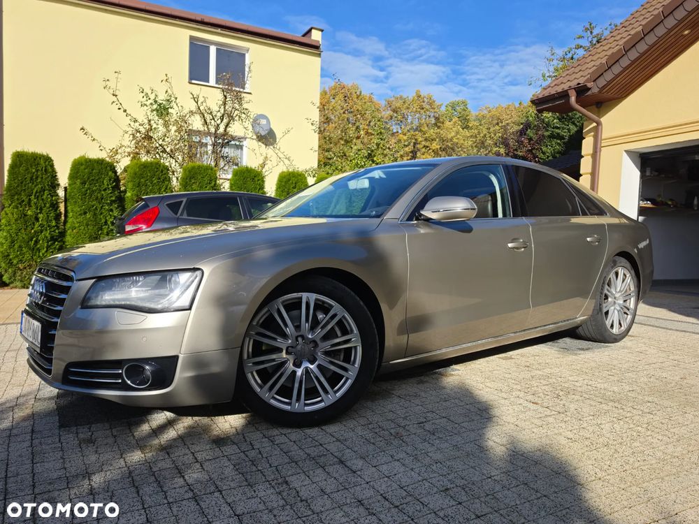 Audi A8 2010 photo 2
