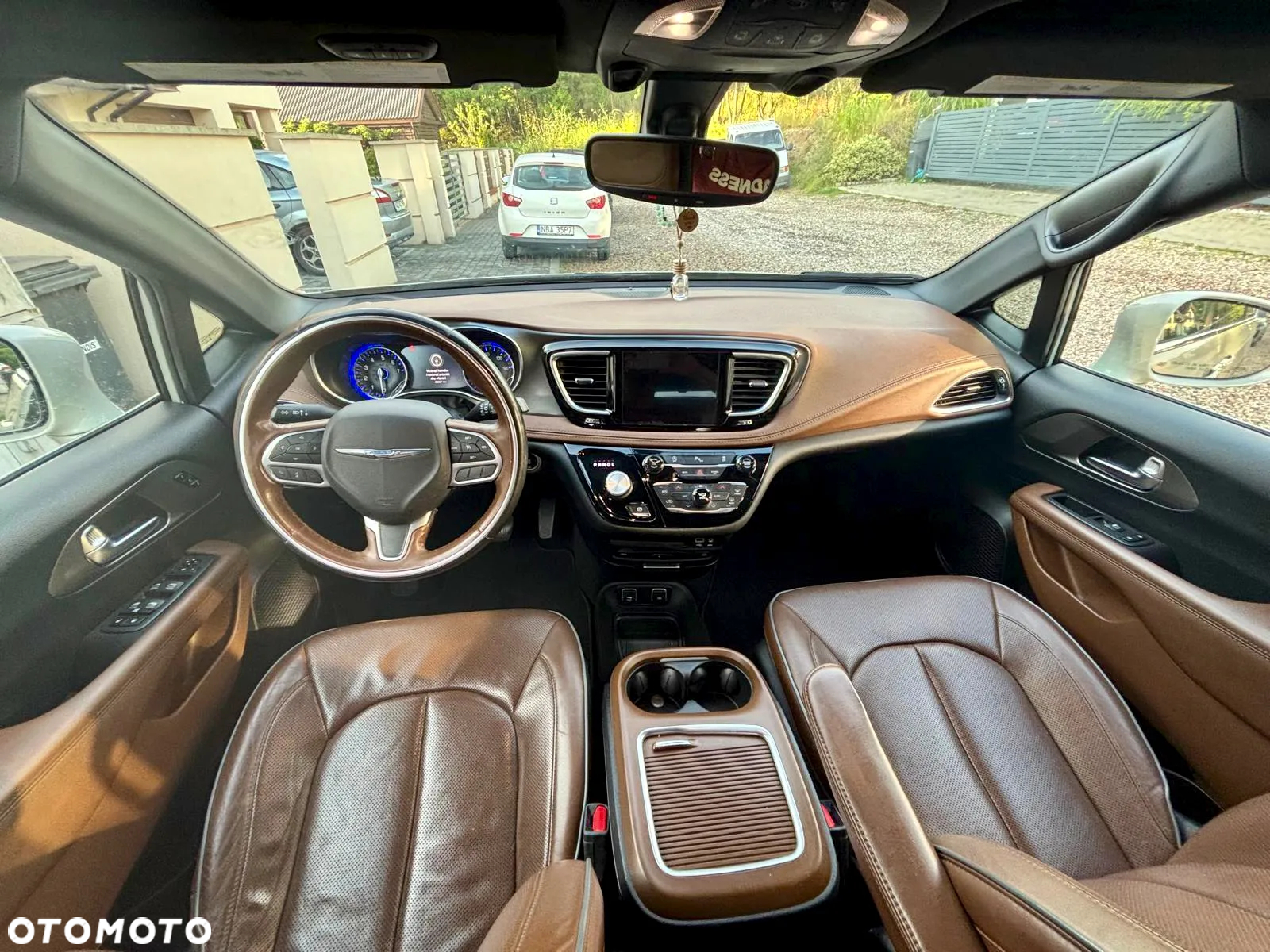Chrysler Pacifica - 11