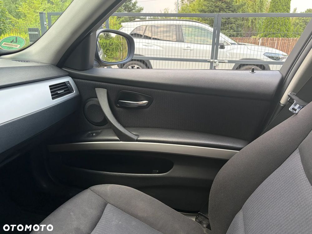 BMW Seria 3 318d DPF - 14